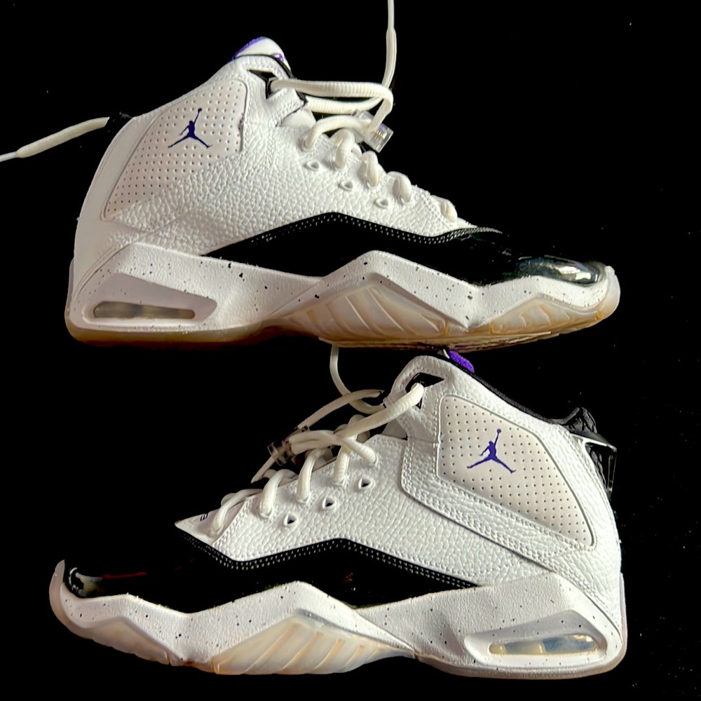 Jordan sz 7 women’s 8.5